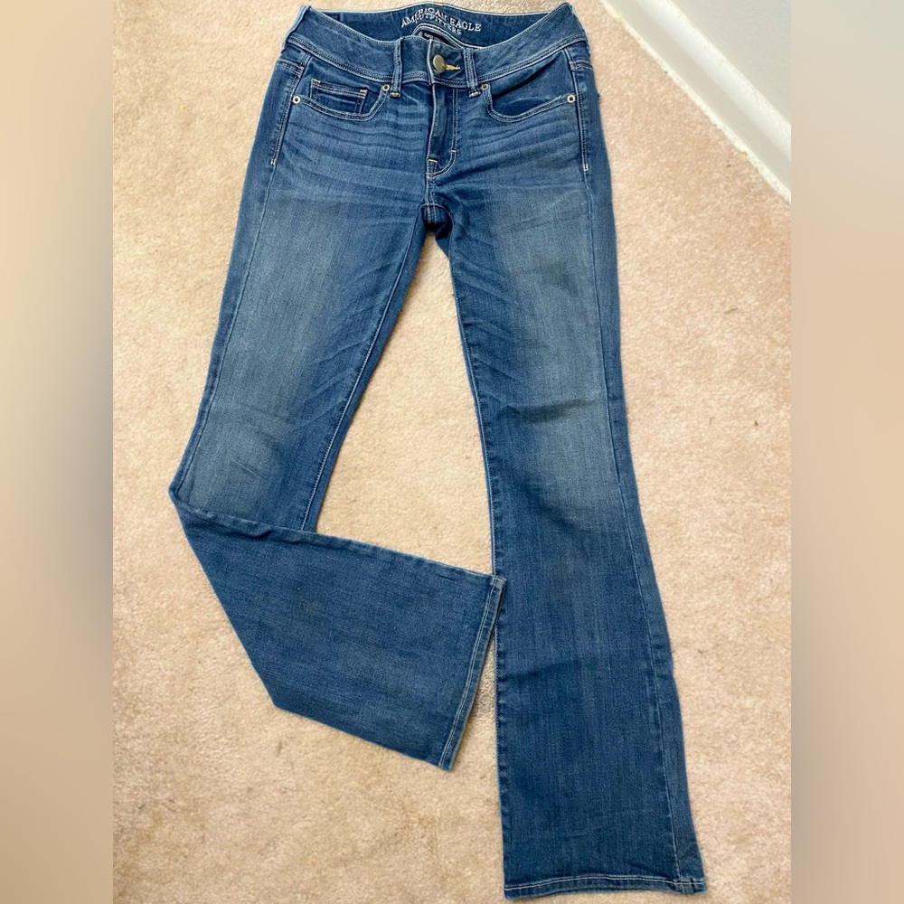 American Eagle, Size 4, Regular Length, Medium Wash, New Condition